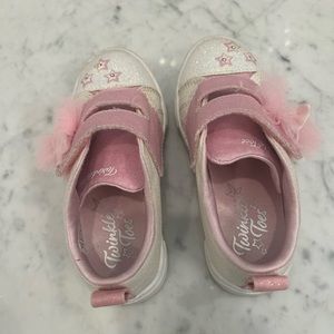 Skechers twinkle toes. Gently worn. Size 10 toddler.